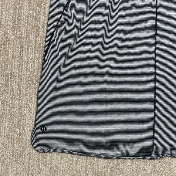 Lululemon Woman’s Size 8 Tank Top Tonka Stripe Gray/Black - Picture 10 of 13